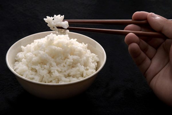 Giảm cân có nên ăn cơm không? Ăn cơm thế nào để không tăng cân?
